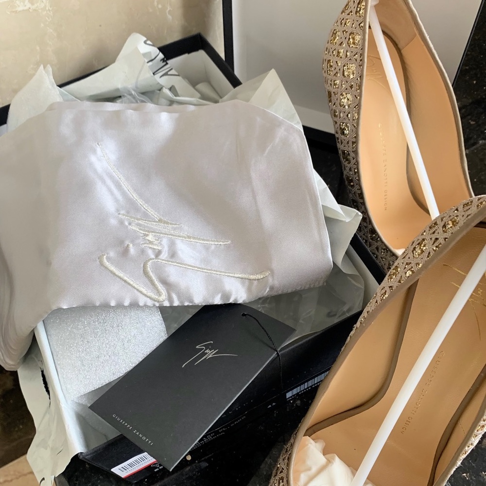 Authentic Giuseppe Zanotti embroidered pump - Picture 7 of 7